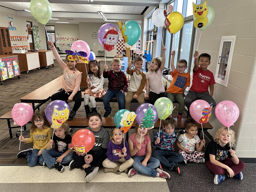 BES kindergartners celebrate Thanksgiving.